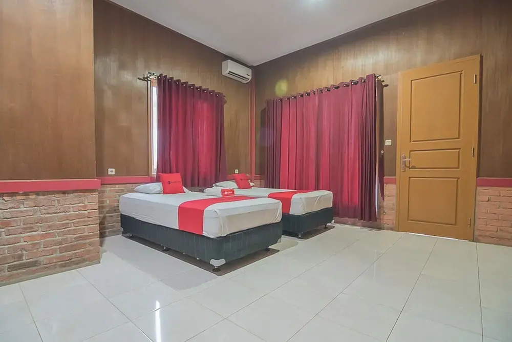 RedDoorz Plus @ Lodaya Gunung Geulis Puncak