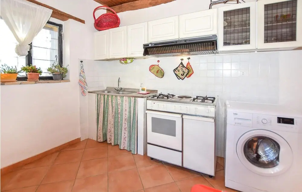 1 Bedroom Gorgeous Home In Montebuono