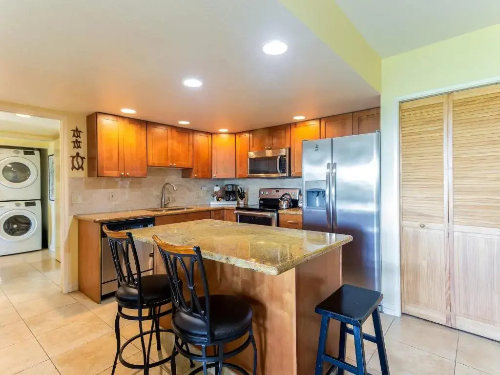 Maui Banyan T-305 - Ocean View Beach Condo for 10