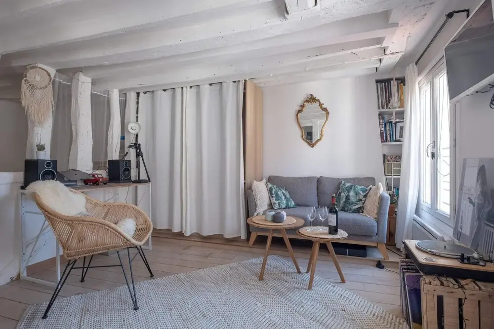 Stylish Apartment for 2 in the Heart of Paris