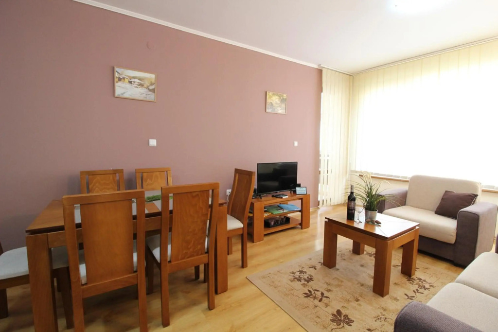 Pine Tree Apartment 2 - B7