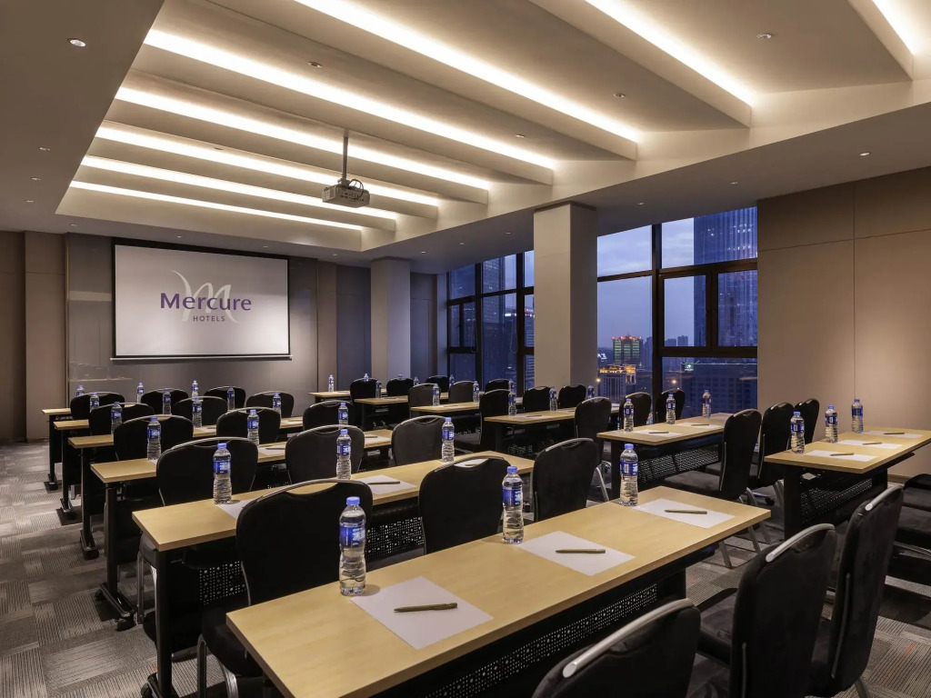 Mercure Chengdu Chunxi Taikoo Li -Walk to Pedestrian Street