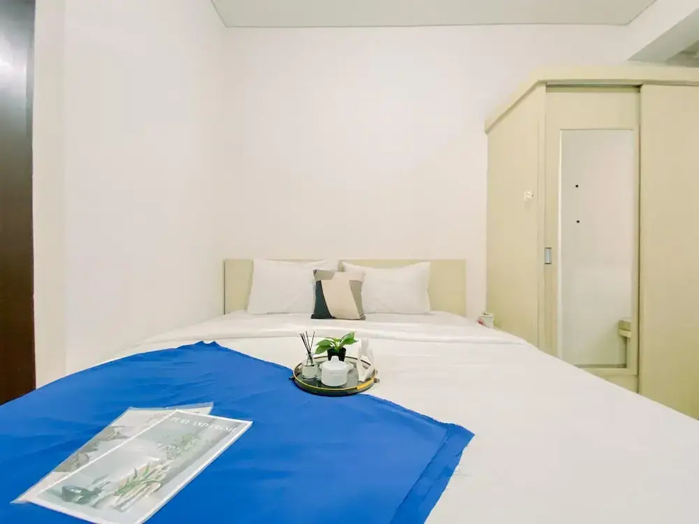 Comfy and Tidy Studio Transpark Cibubur Apartment By Travelio