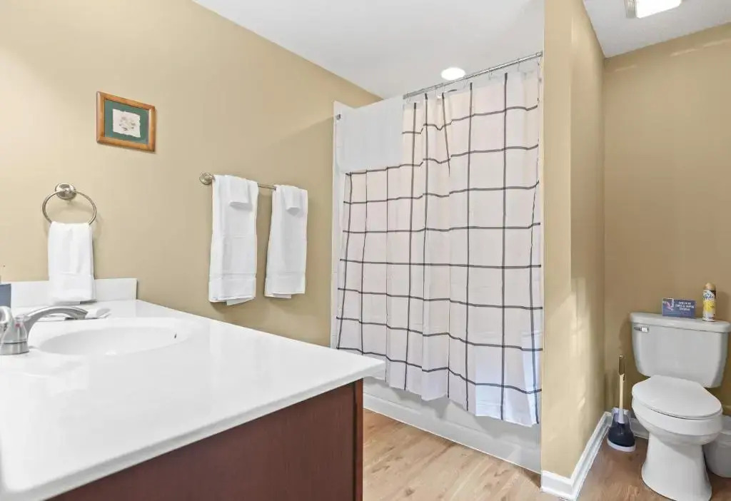 The Elmwood Farmhouse- 10 Mins to Downtown Chattanooga
