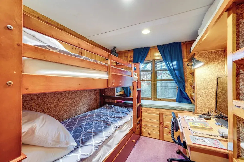 White Mountains Home w/ Hot Tub - Walk to Town!