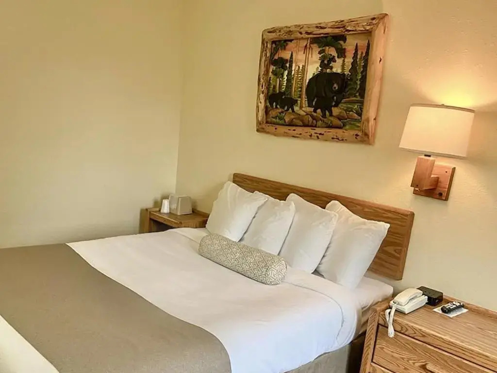 Beartooth Hideaway Inn & Cabins