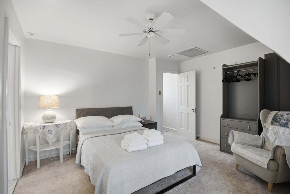 A Peaceful Retreat Amid Your Busy Journey 4 Bedroom Home