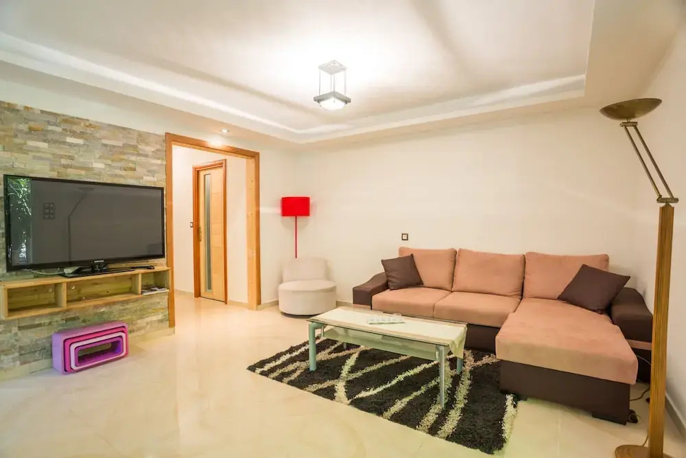 2 BDRM flat with 260m2 garden-Congress/Beaches by Weekome