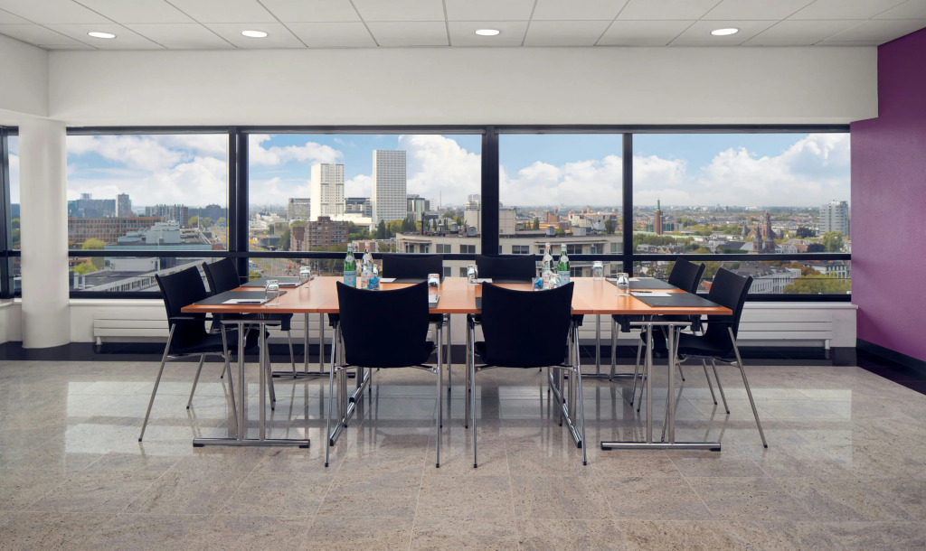 Отель DoubleTree by Hilton Rotterdam Centre