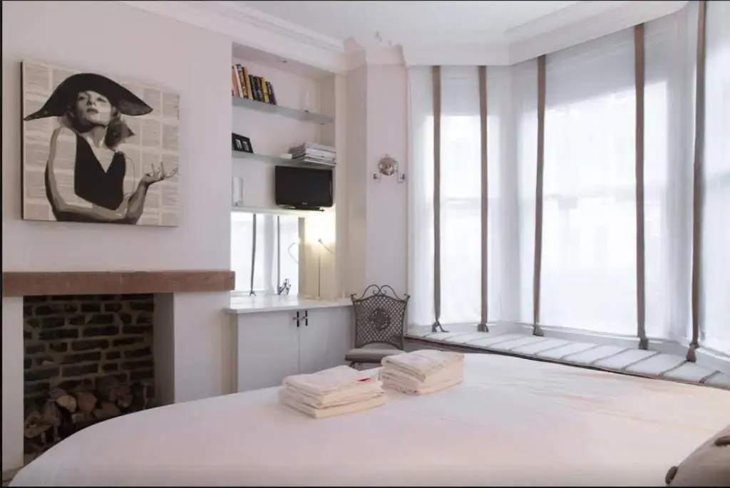 Stylish One Bedroom Chelsea Apartment