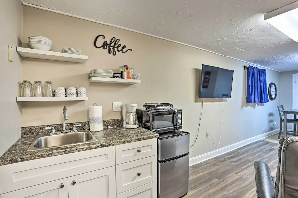 Centrally Located Sturgis Apt On Main St w/ Garage