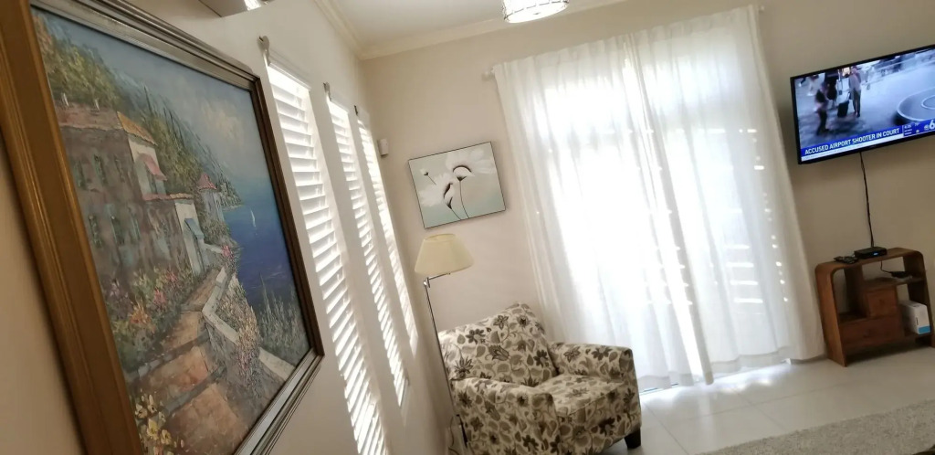 New Kingston Guest Apartment at Eight