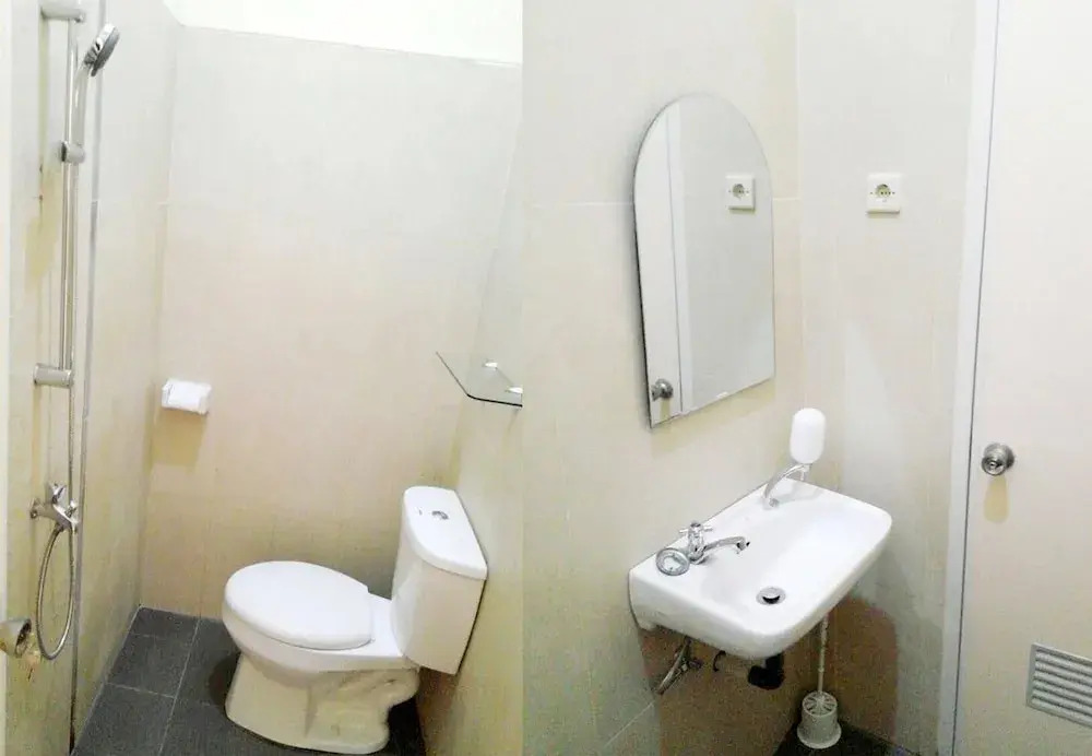 Bakom Inn Syariah Ciawi - Bogor, Standard Double Room 7
