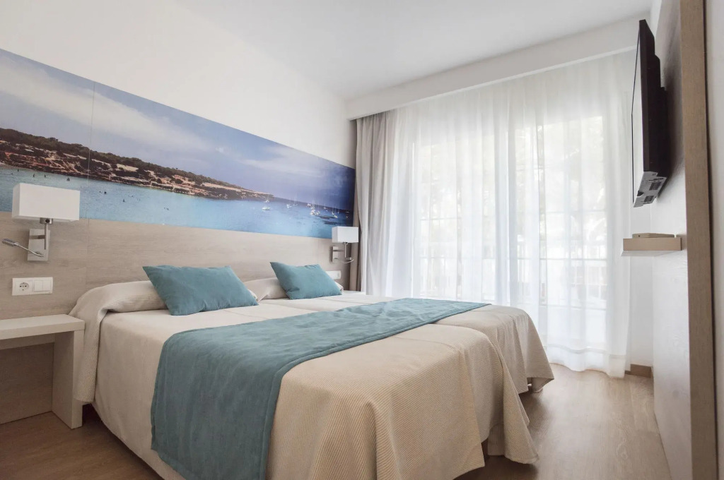 Hostal Es Pi - Emar Hotels