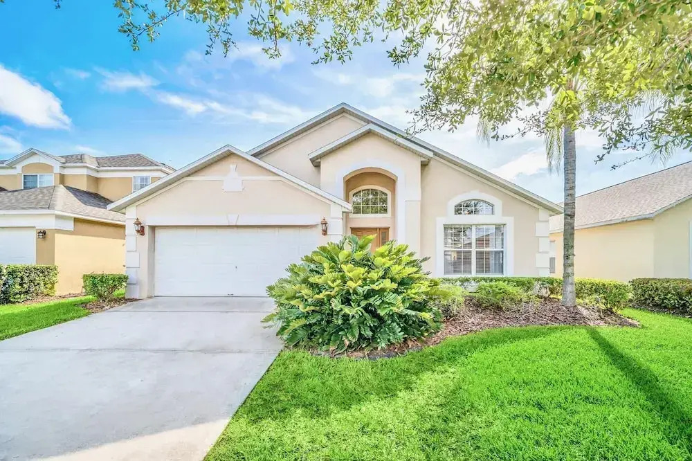 Bright 5BR Home w Pool and Hot Tub - Near Disney