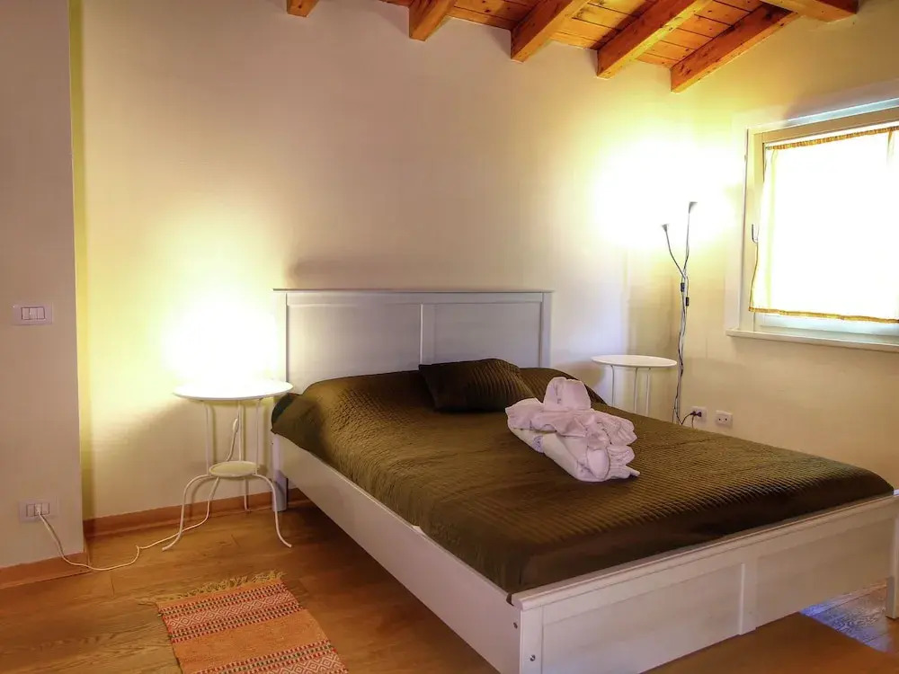 Luxurious Villa in Monte San Savino with Jacuzzi