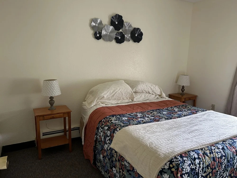 Bird Creek Motel