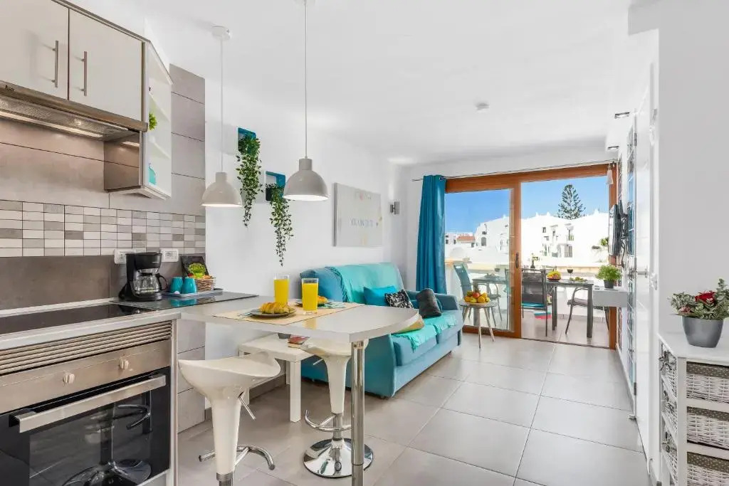 B16 WINDSOR PARK, exclusive sea view, heated pool