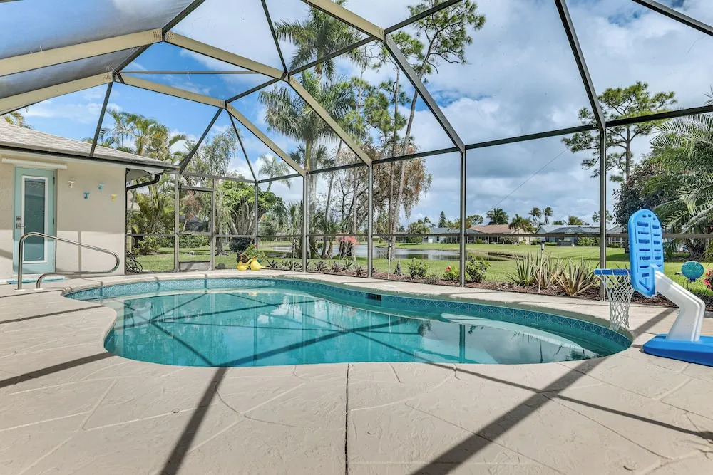 30-day Beach Oasis Pool 1 Mi to Barefoot Beach