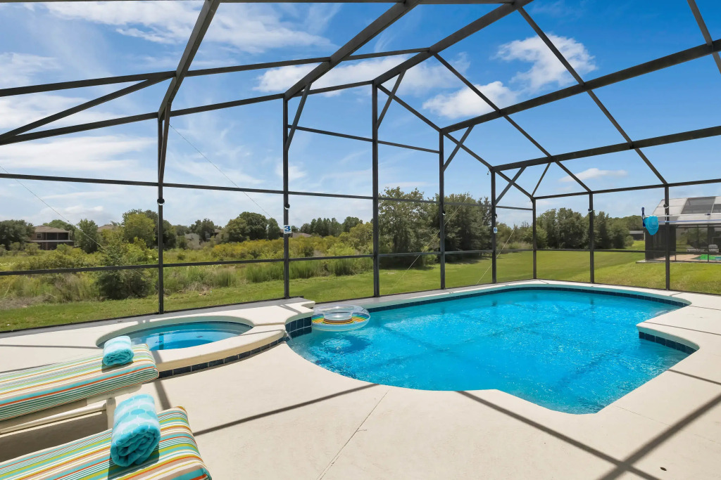 SWH812BD - 4 beds pool & spa home - Gated