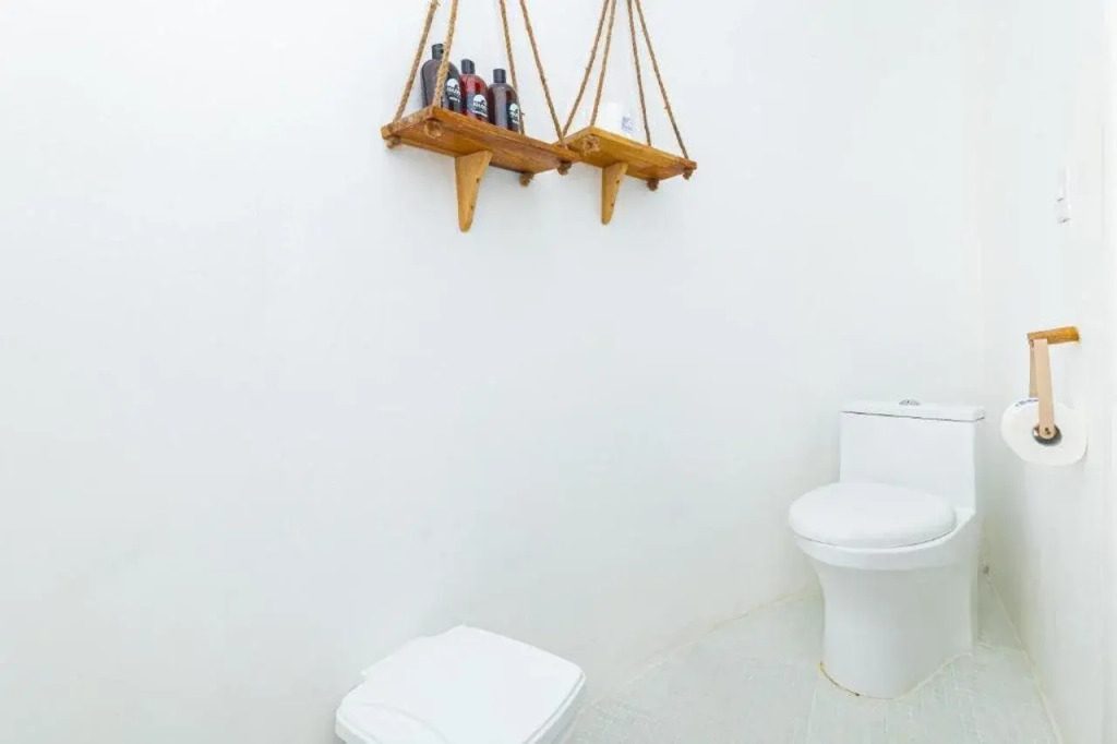 Igloo Beach Lodge