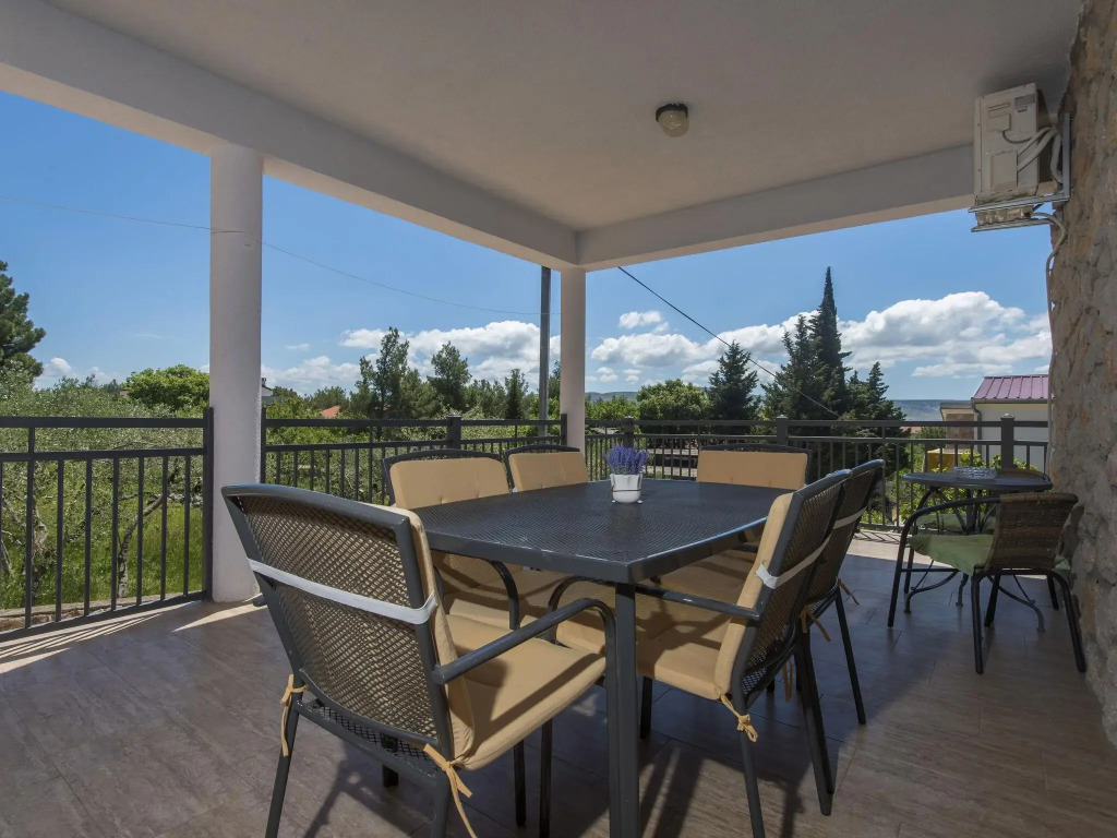 Nice apartment with private roofed terrace, 300m from the sea near national park