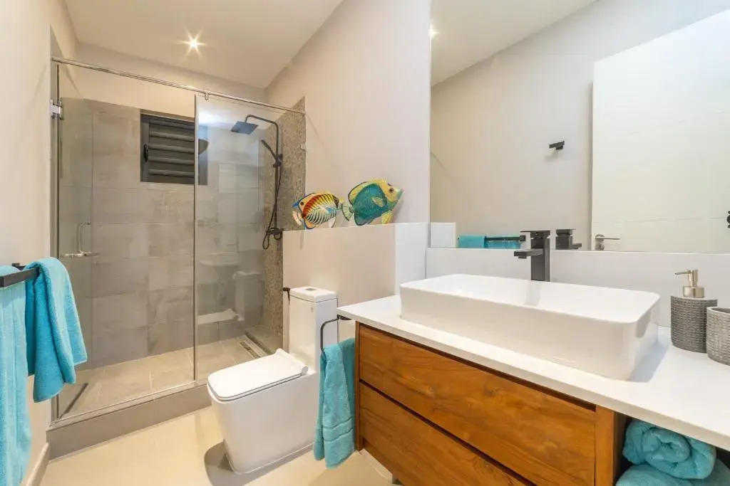 Penthouse 13 - One Bay Residence with private rooftop terrace and dip in pool