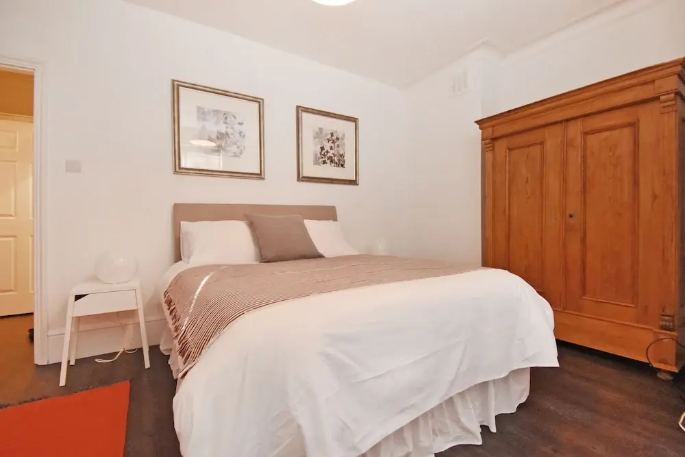 Clarendon Apartment