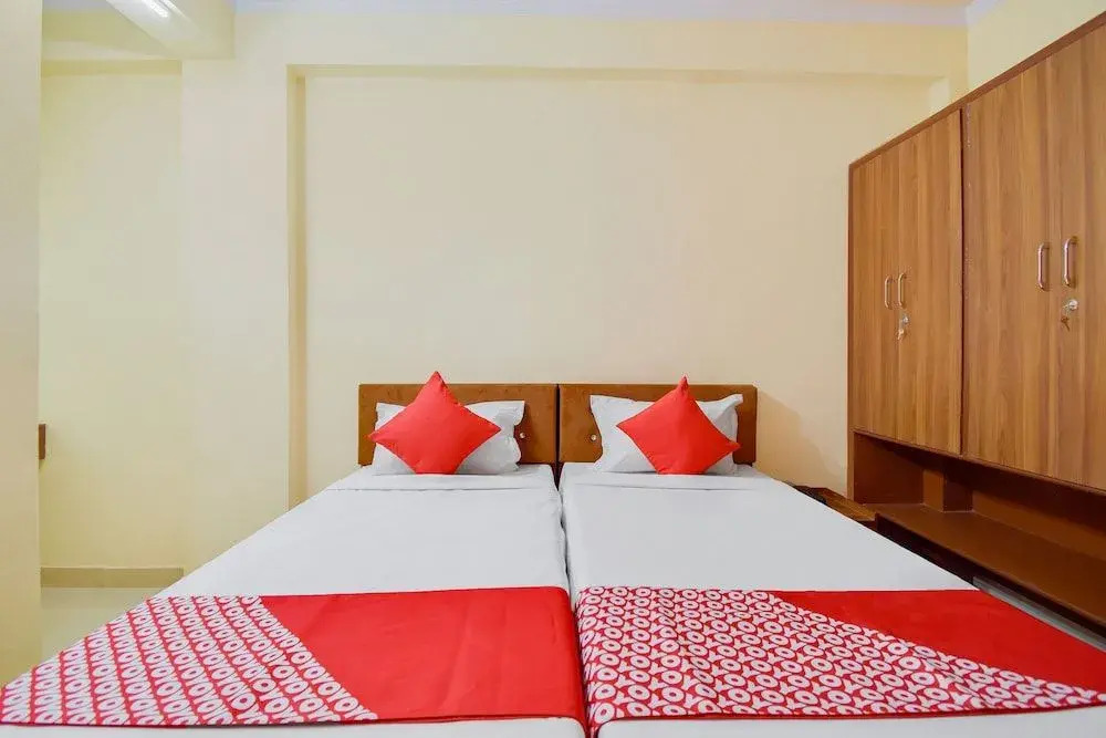 Oyo 47025 Hotel Rishabh Inn