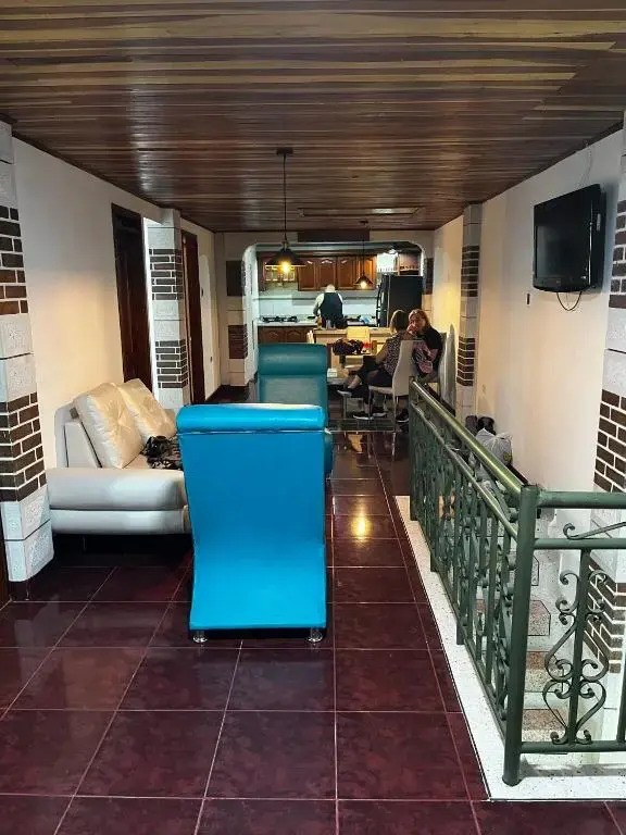 Hermoso apartamento con terraza vía TERMALES
