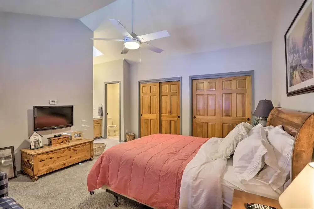 Charming Mtn Home on Golf Course ~ 4 Mi to Slopes!