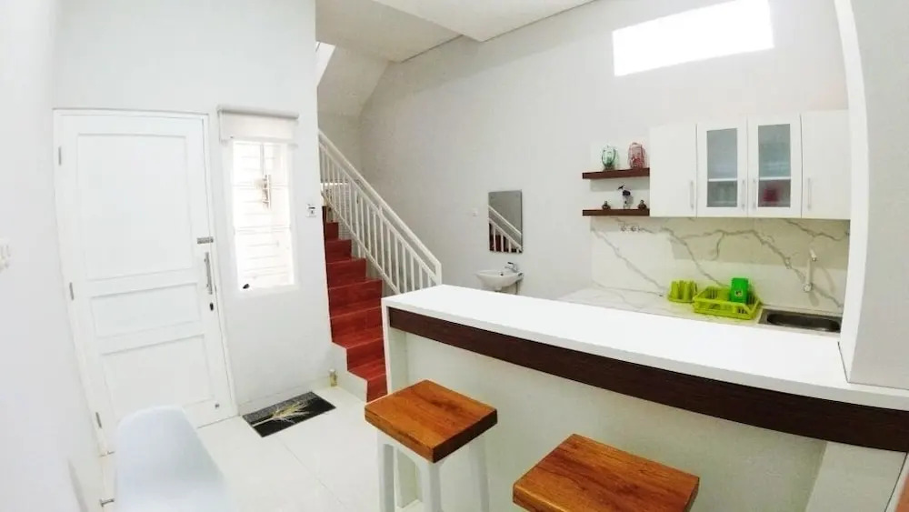 Omah Bondi Family Homestay by FH Stay