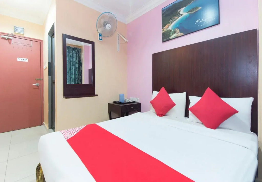 OYO 425 Hotel GS Inn