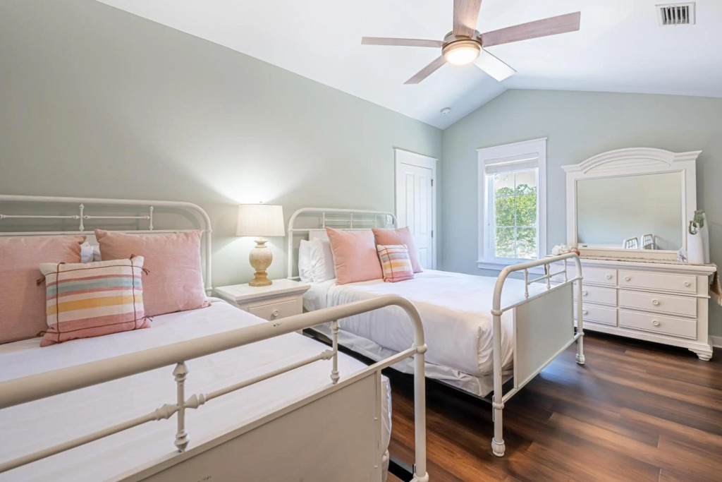 1329 Laurel Grove Sea Turtle CottageS 3BR 3BA 10