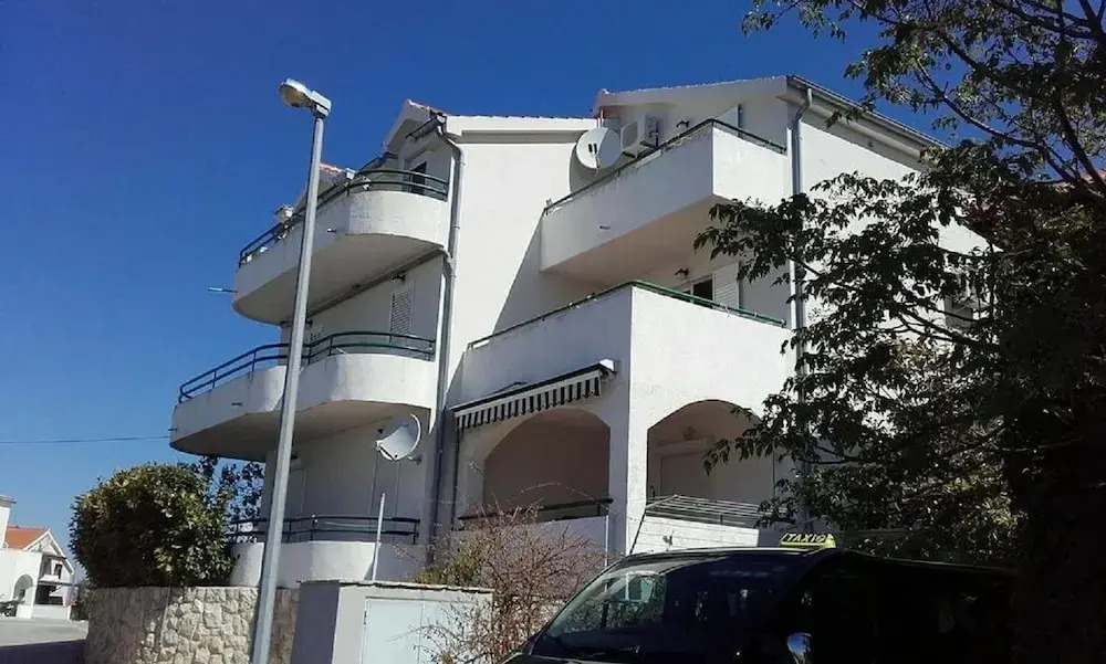 Šara - Free Parking - A2