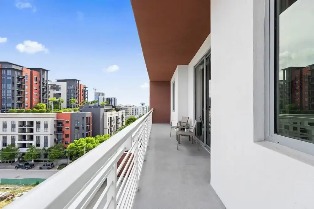 Chic 2BR Downtown Fort Lauderdale Apt w/ Pool