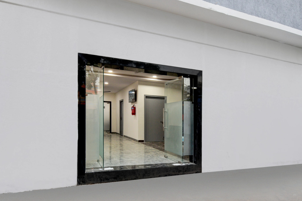Super Townhouse Oak L B Nagar Metro Station