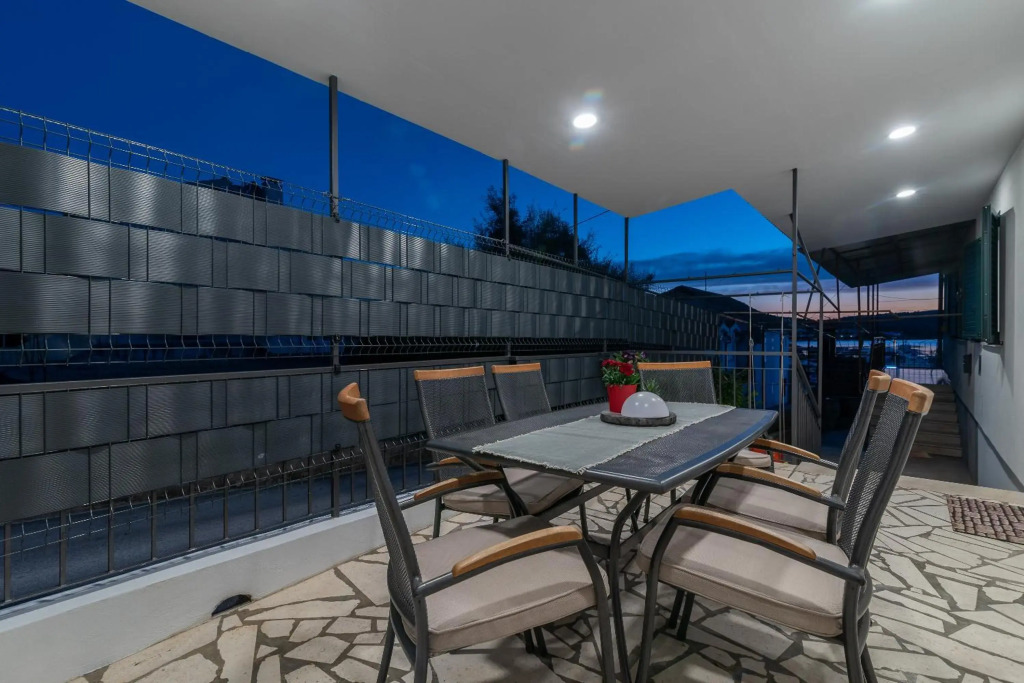 Apartment Radić-perfect location for summer activities