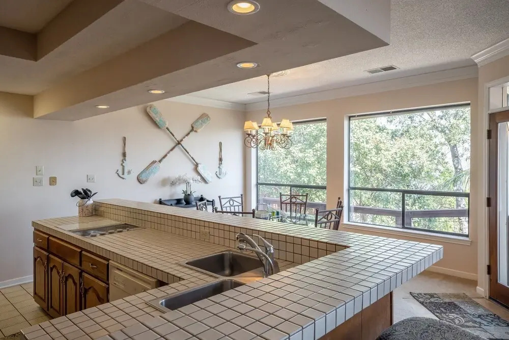Hawkeye's Haus 5 Bedroom Home