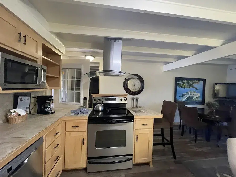 C1 - Mountain Harbor Lodge cottage on Lake Ouachita