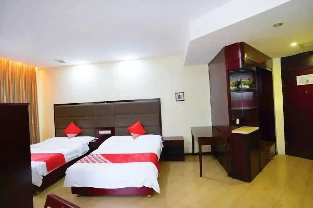 Yi Zhang Xianglong Hotel