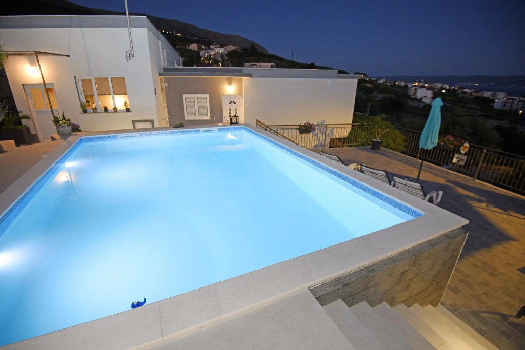 Apartments Lidija - see view with private hot tub and split level apartment with garden