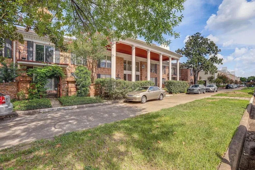 2 Mi to The Galleria: Uptown Houston Retreat!