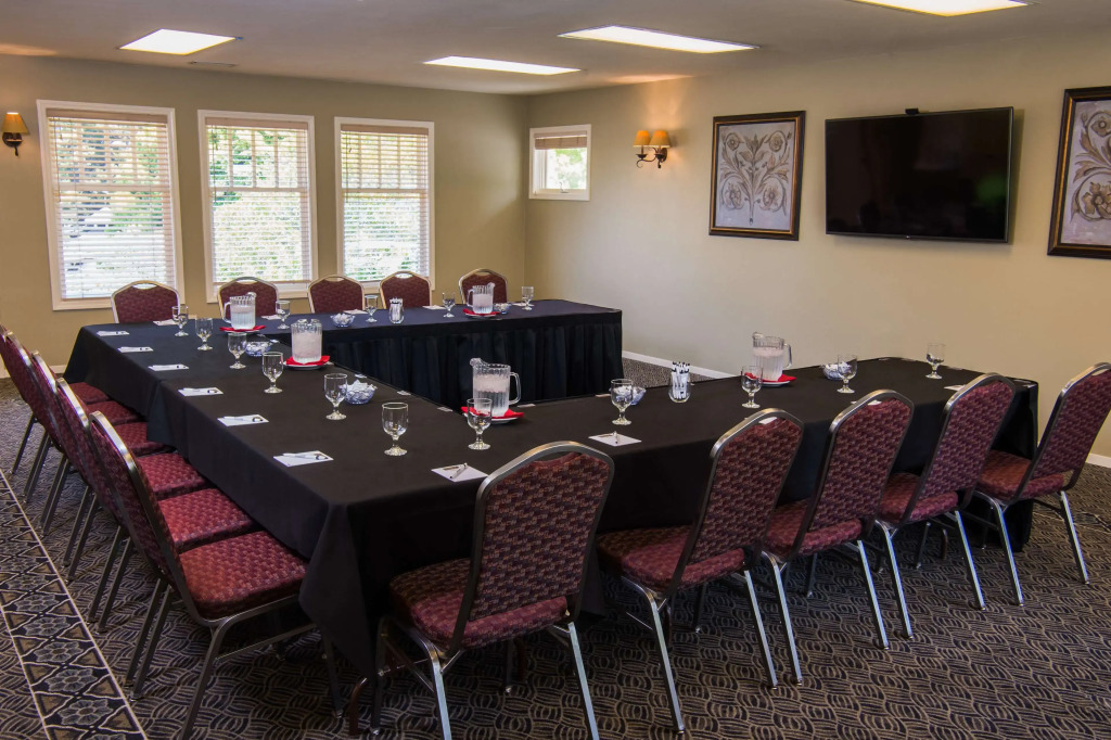 Cambria Pines Lodge