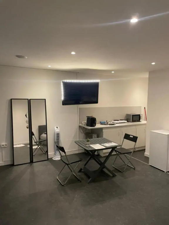 Montpellier : Jolie Studio Tres Calme (Adults Only)