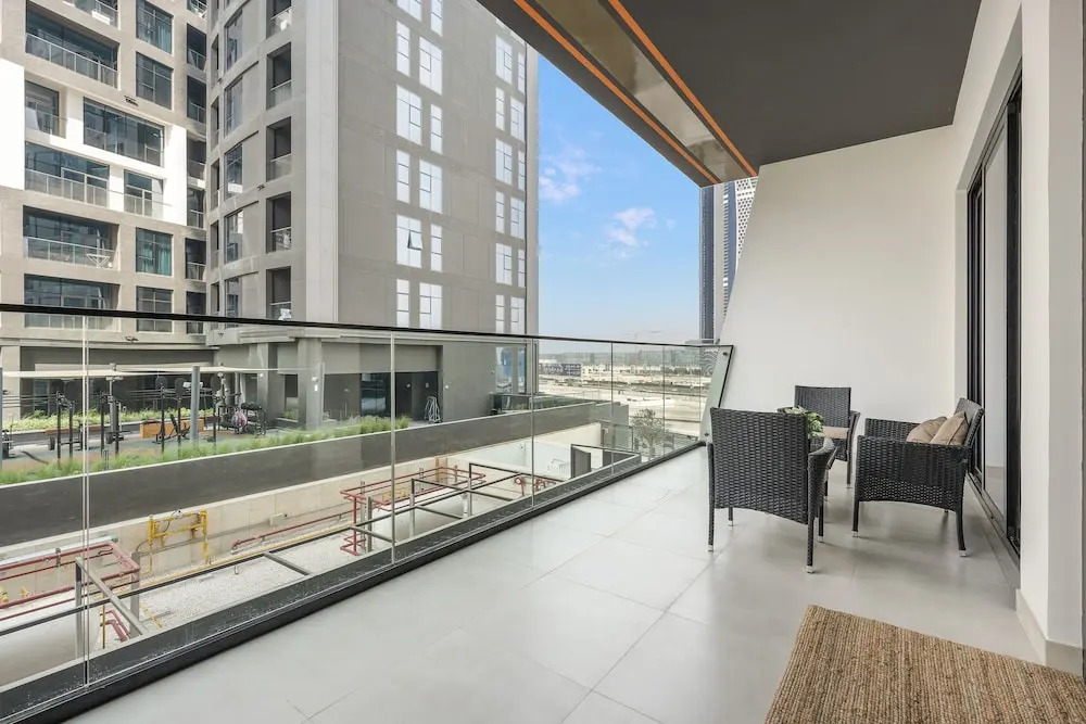 WelHome - Contemporary 1BR in Binghatti Canal & Burj Views