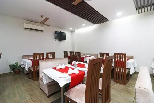 Hotel Parichay by OYO Rooms
