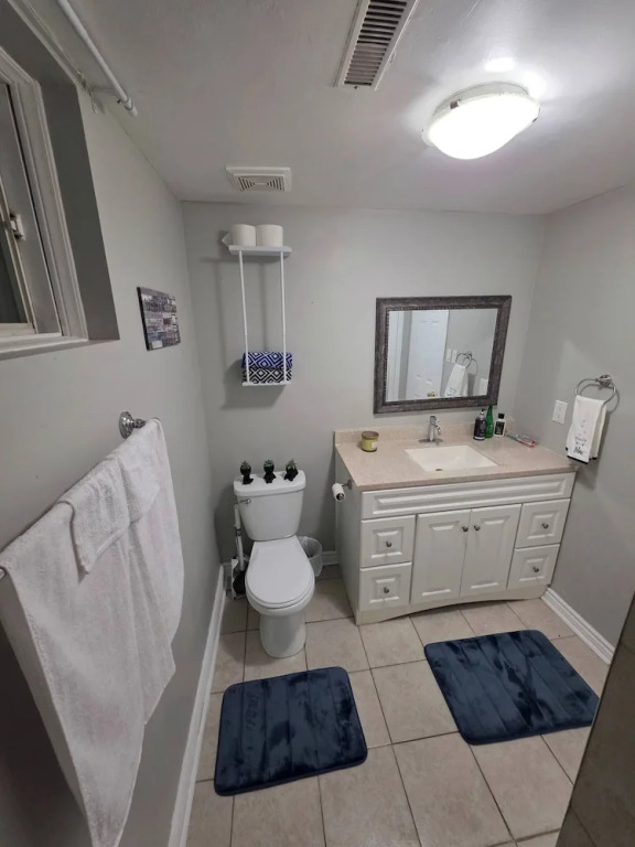 Bright & Cozy 2-bedroom Main Floor Suite