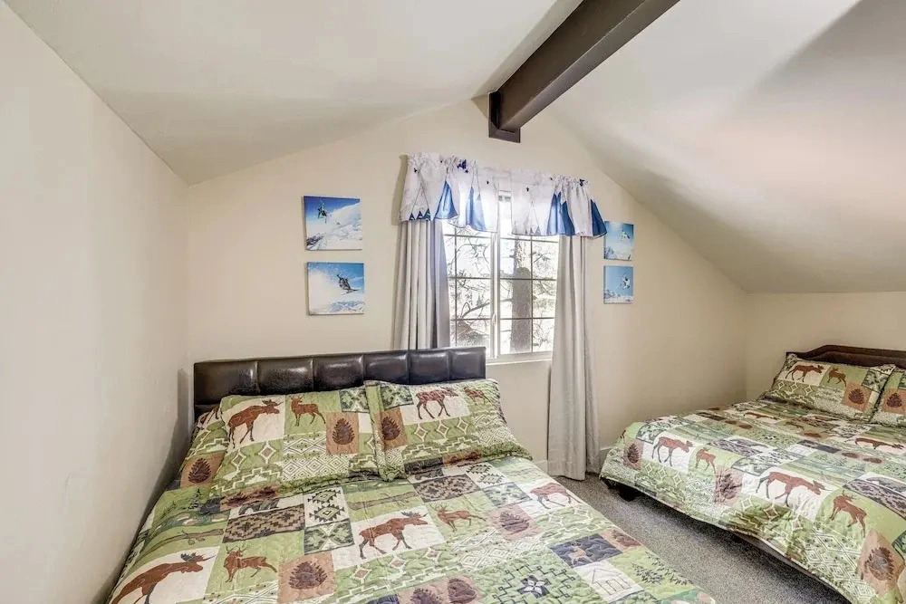 < 1 Mi to Bear Mtn! Family Ski Cabin w/ Game Room