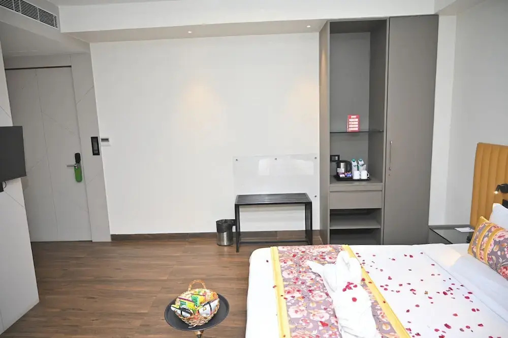 Urvi Banquets & Guest House